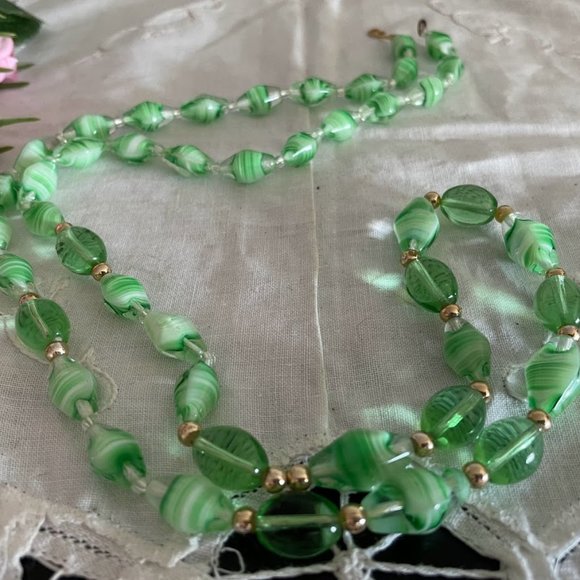 Vintage Emerald Green Venetian Glass Necklace, 1960s Murano Beads - Picture 7 of 8